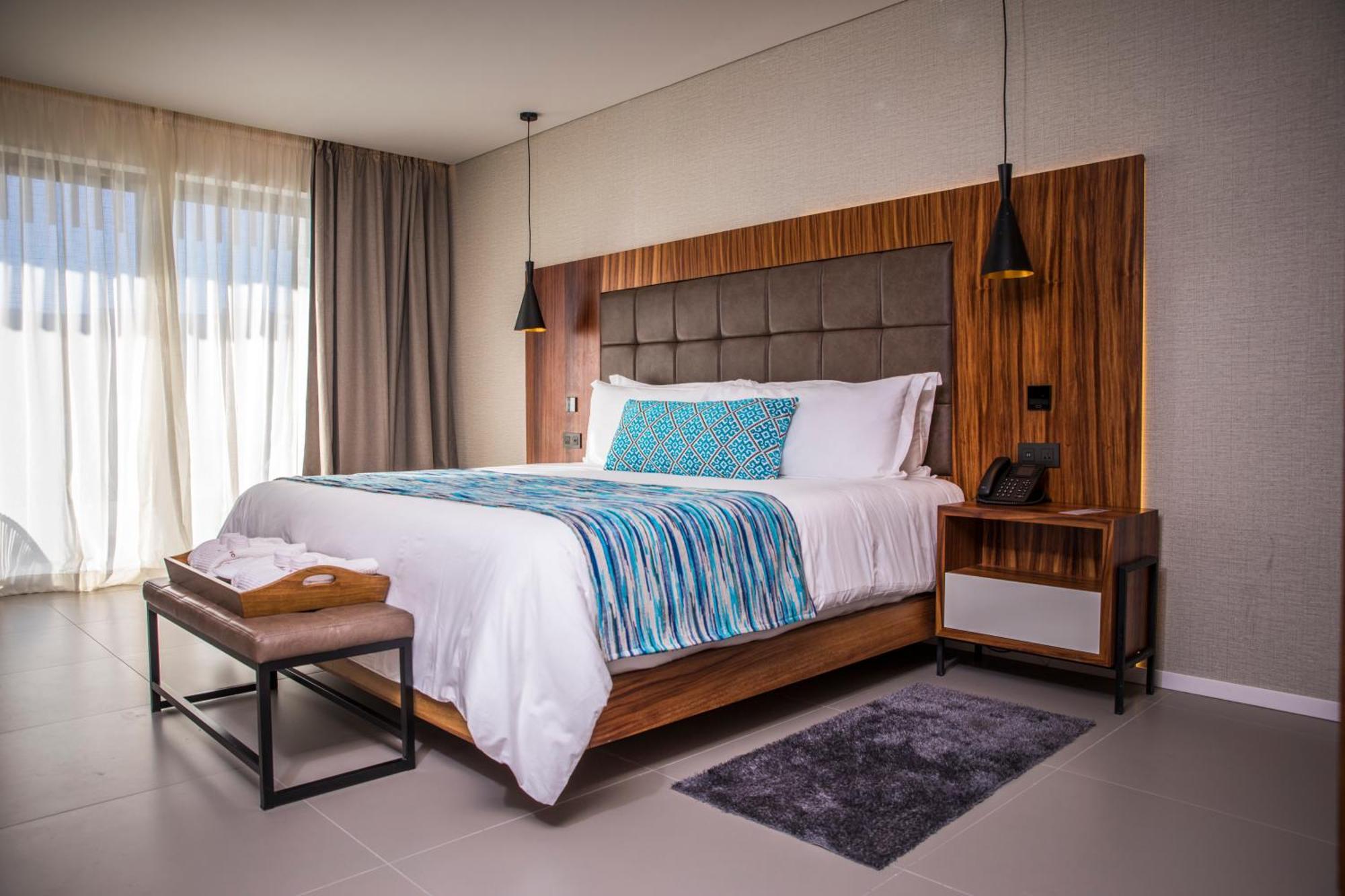 Suite Elegance Club con 1 Camera da Letto, Vasca Idromassaggio Esterna e WiFi Gratuito (Solo Adulti 18+)